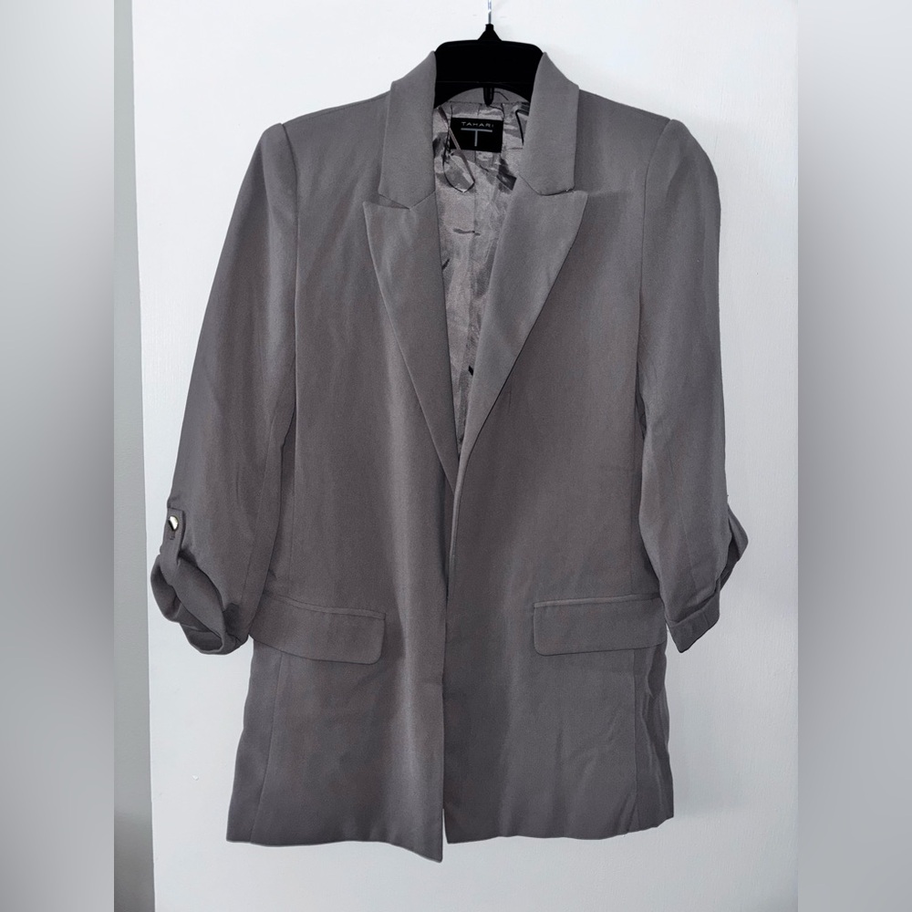 Tahari XS Gray Blazer with Rolled Sleeves 
Never worn
Tag attached